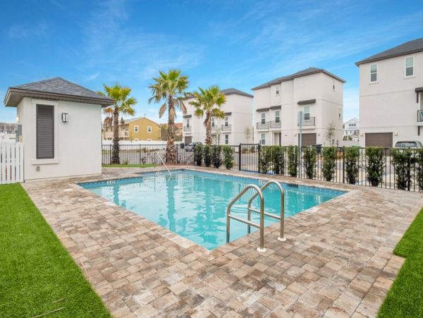 Beautiful Five Bedroom Miramar Beach Home with Communal Pool