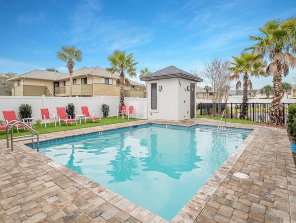 Beautiful Five Bedroom Miramar Beach Home with Communal Pool