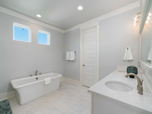 Beautiful Five Bedroom Miramar Beach Home with Communal Pool