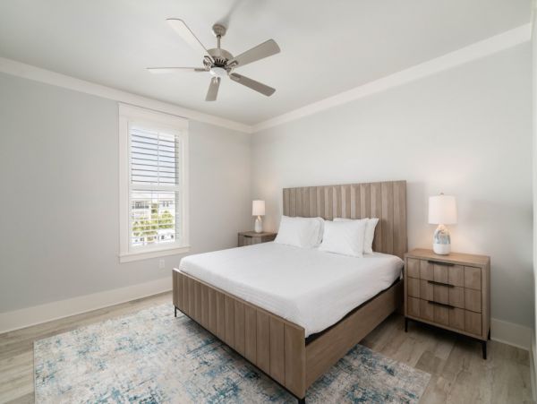 Beautiful Five Bedroom Miramar Beach Home with Communal Pool