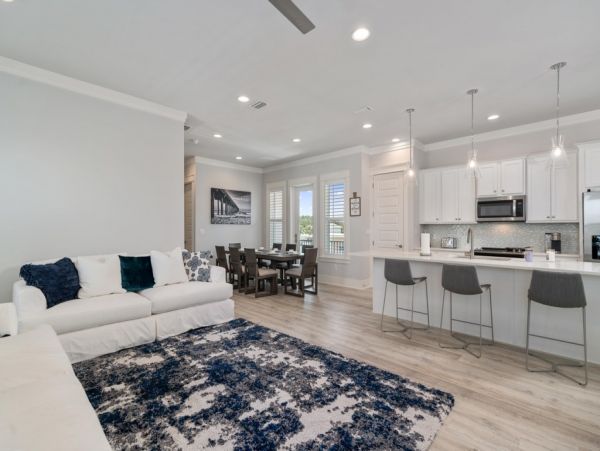 Beautiful Five Bedroom Miramar Beach Home with Communal Pool
