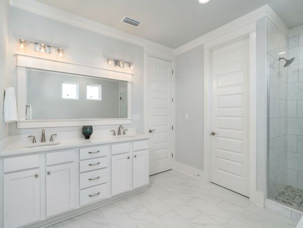 Beautiful Five Bedroom Miramar Beach Home with Communal Pool
