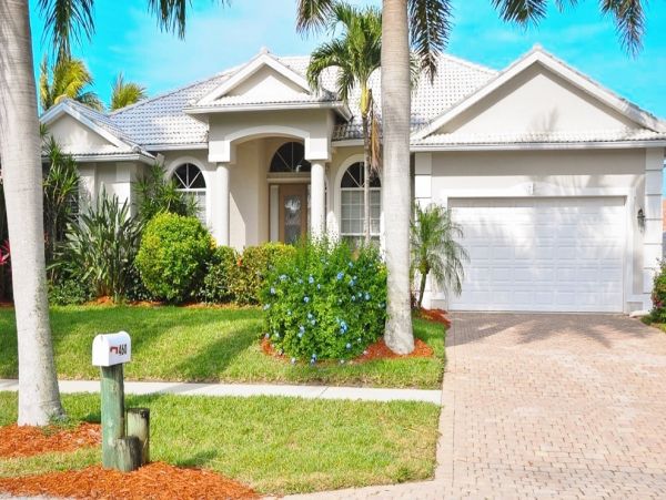 Marco Island Vacation Home 3 - Bedroom & Private Caged Pool