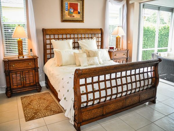Marco Island Vacation Home 3 - Bedroom & Private Caged Pool