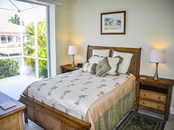 Marco Island Vacation Home 3 - Bedroom & Private Caged Pool