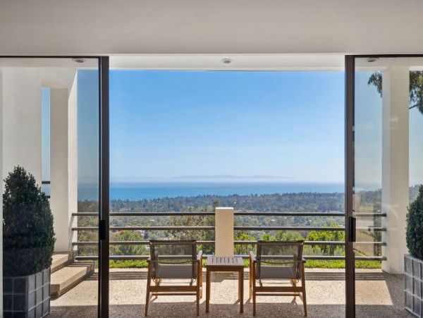 Modern Luxury Home Panoramic Ocean, City & Mountain Views!
