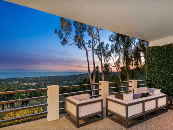 Modern Luxury Home Panoramic Ocean, City & Mountain Views!