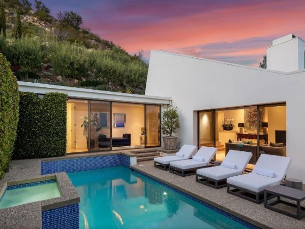 Modern Luxury Home Panoramic Ocean, City & Mountain Views!