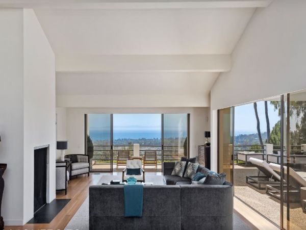 Modern Luxury Home Panoramic Ocean, City & Mountain Views!