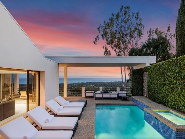 Modern Luxury Home Panoramic Ocean, City & Mountain Views!