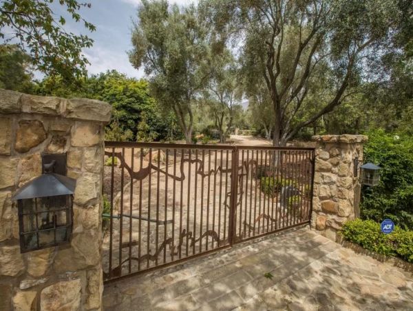 Luxury Rental Home 3 Bedrooms with Pool in Montecito