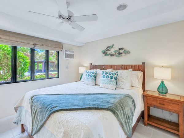 Short Walk to Beach Lahaina Vacation Condo One Bedroom