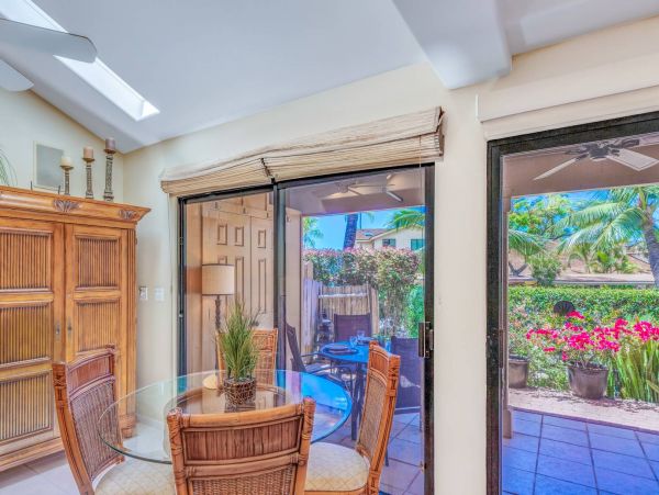 Short Walk to Beach Lahaina Vacation Condo One Bedroom