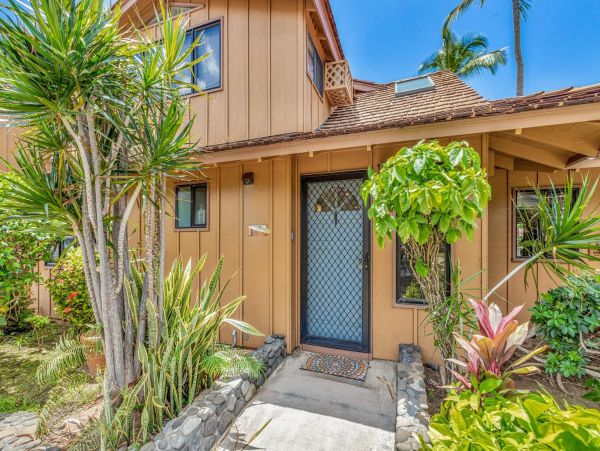Short Walk to Beach Lahaina Vacation Condo One Bedroom