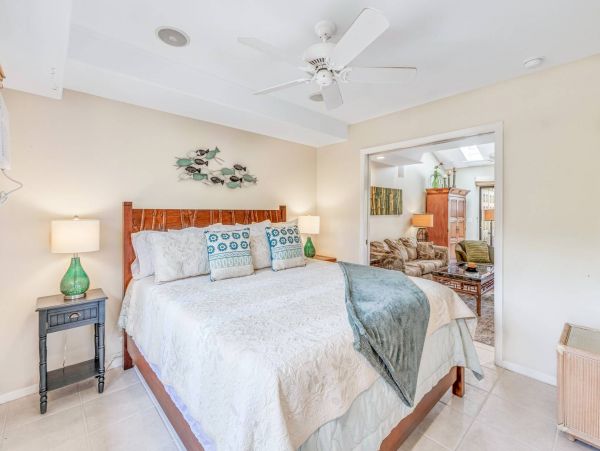 Short Walk to Beach Lahaina Vacation Condo One Bedroom