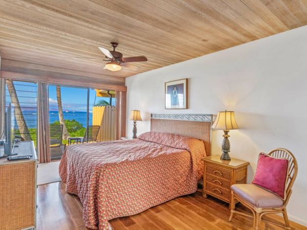 Lahaina Ocean View Home Communal Pool & Tennis Court