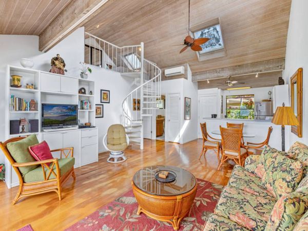 Lahaina Ocean View Home Communal Pool & Tennis Court