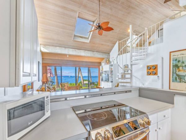 Lahaina Ocean View Home Communal Pool & Tennis Court