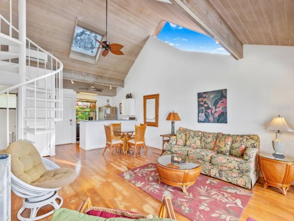 Lahaina Ocean View Home Communal Pool & Tennis Court