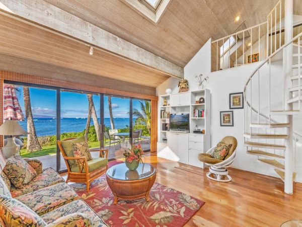 Lahaina Ocean View Home Communal Pool & Tennis Court