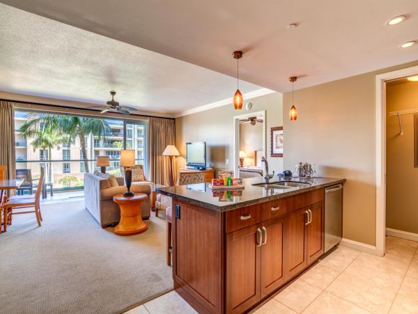 Short Walk to Beach Maui Vacation Condo Two Bedrooms
