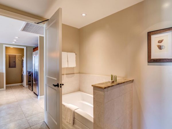 Short Walk to Beach Maui Vacation Condo Two Bedrooms
