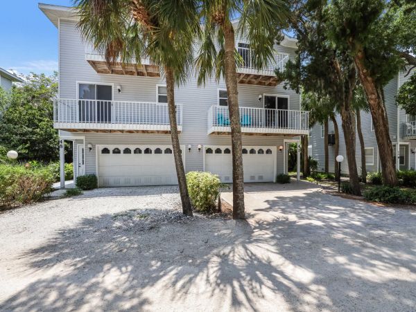 Short Walk to Beach Holmes Beach Vacation Duplex