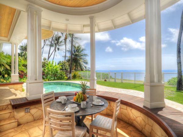 Beachfront Luxury Four Bedroom Vacation Home in Oahu