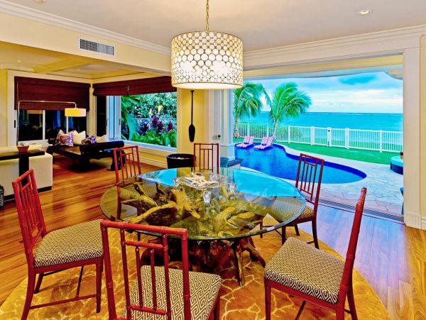 Beachfront Luxury Four Bedroom Vacation Home in Oahu