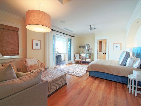 Beachfront Luxury Four Bedroom Vacation Home in Oahu