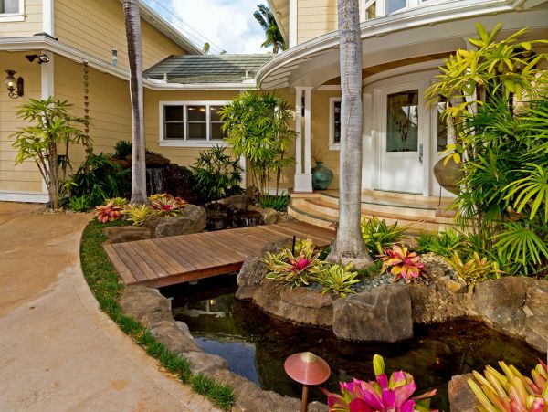 Beachfront Luxury Four Bedroom Vacation Home in Oahu