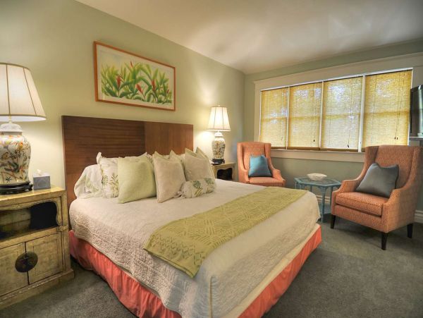 Beachfront Luxury Four Bedroom Vacation Home in Oahu