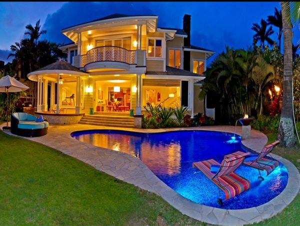 Beachfront Luxury Four Bedroom Vacation Home in Oahu