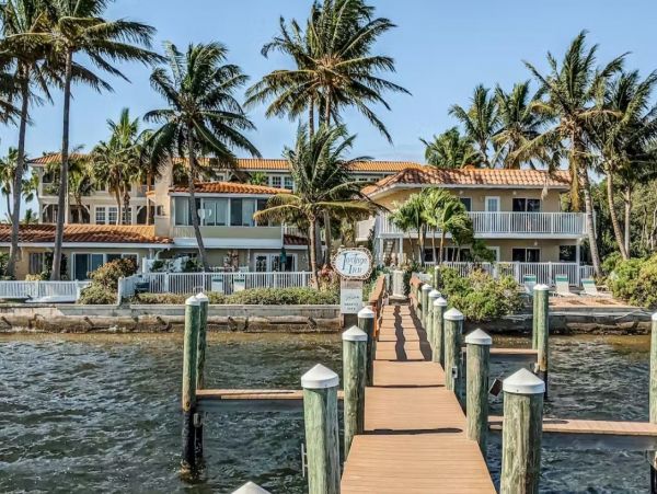 Bradenton Beach Vacation Condo Two Bedrooms Walk To Beach