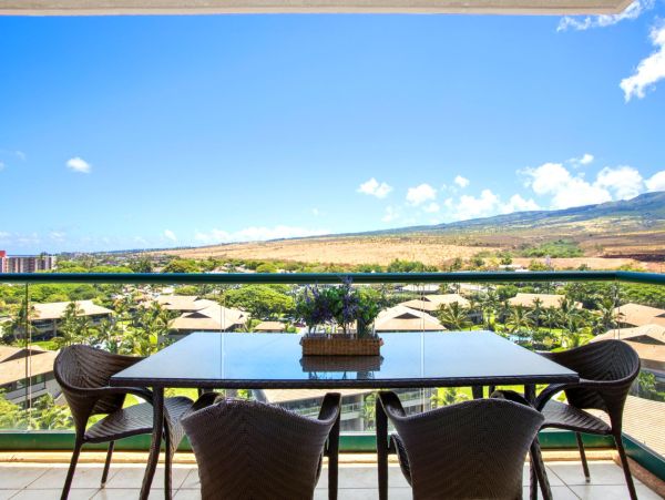 Maui Luxury Vacation Rental  Kaanapali Beachfront Villa with Mountain Views
