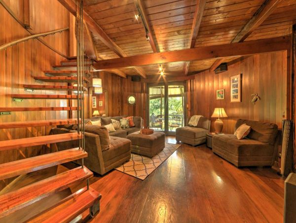Hilo District Home 990026