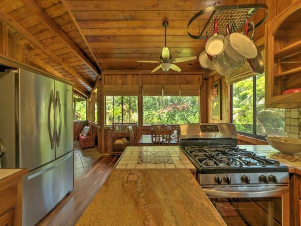 Hilo District Home 990026