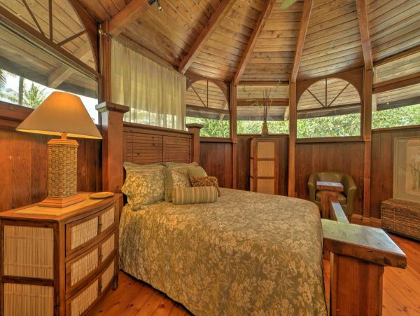 Hilo District Home 990026