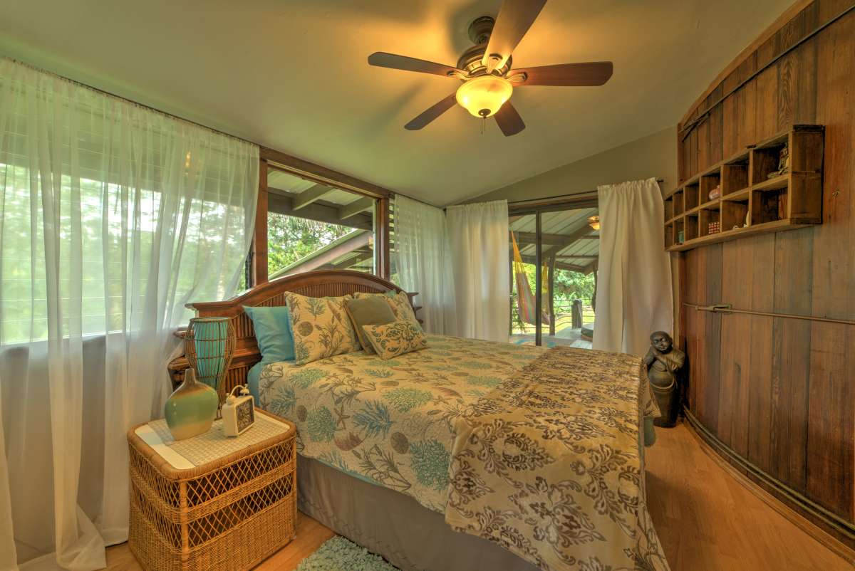 Hilo District Home 990026