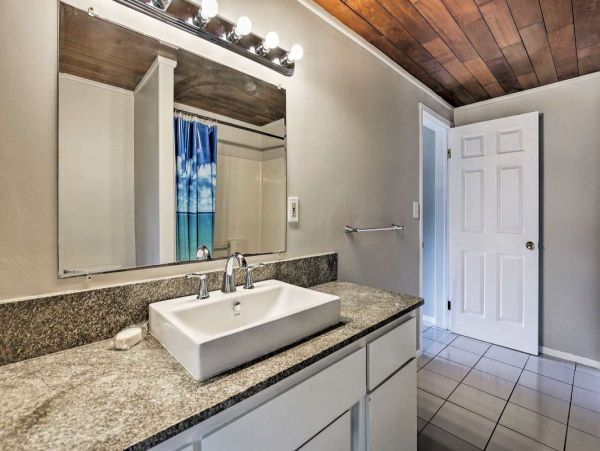 Kailua-Kona Getaway Near Turtle Beach & Attractions