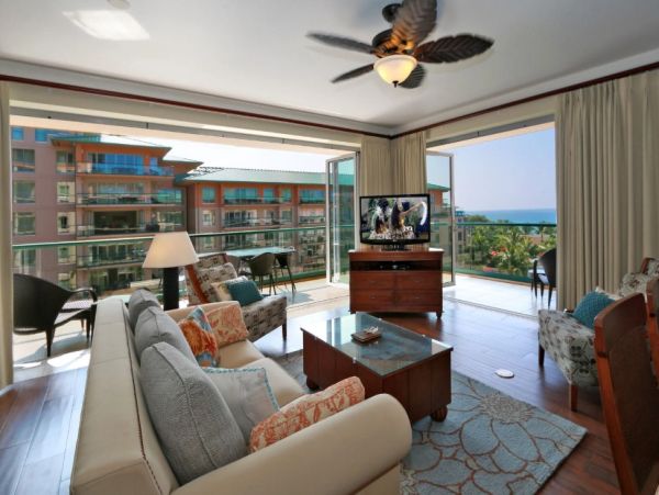 Two Bedroom Luxurious Oceanfront Residence in Kaanapali