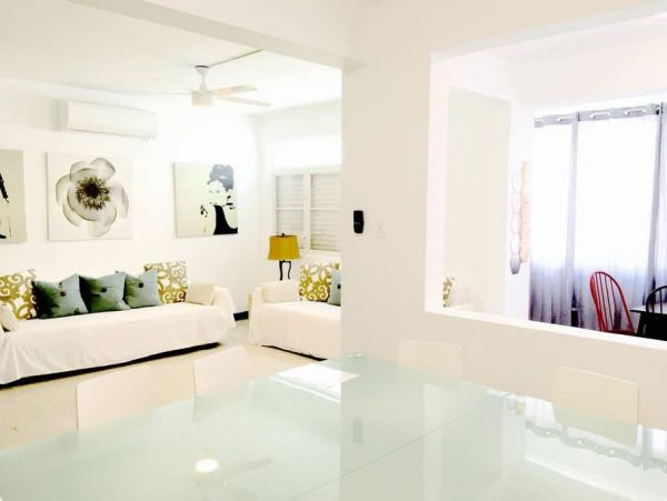 Three bedroom, 3 baths walk to beach San Juan Condo