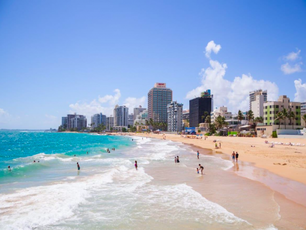 Three bedroom, 3 baths walk to beach San Juan Condo