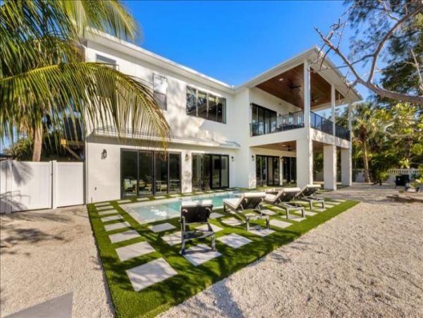 Beautiful Anna Maria Luxury Vacation Pool Home Sleeps 8