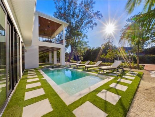 Beautiful Anna Maria Luxury Vacation Pool Home Sleeps 8