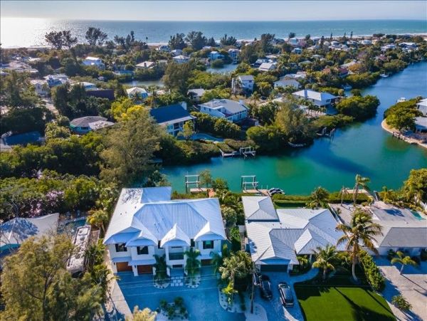 Beautiful Anna Maria Luxury Vacation Pool Home Sleeps 8