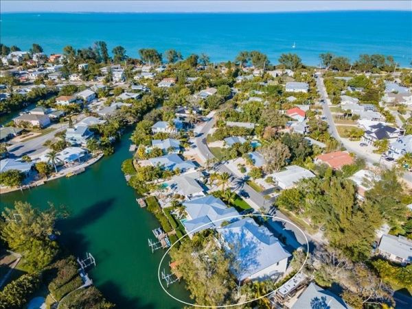 Beautiful Anna Maria Luxury Vacation Pool Home Sleeps 8