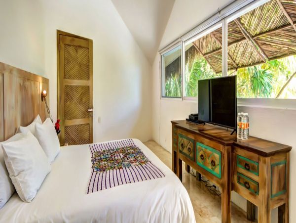 Cancun Home 990352