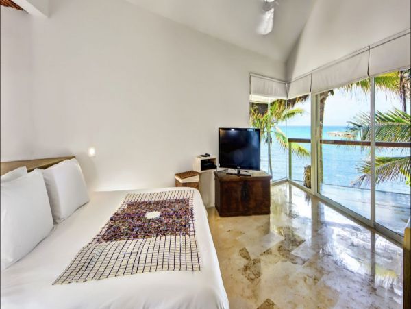 Cancun Home 990352