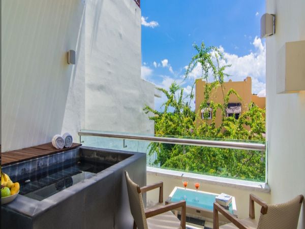 Cancun Home 990353